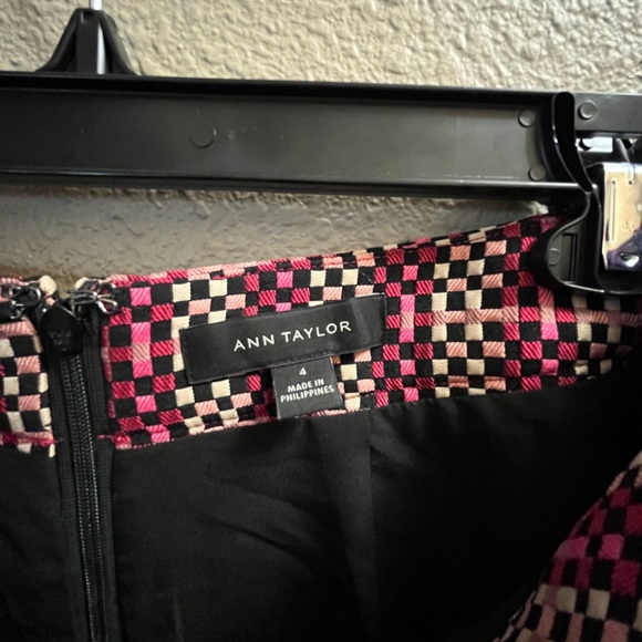 Ann Taylor skirt excellent condition - Picture 2 of 2